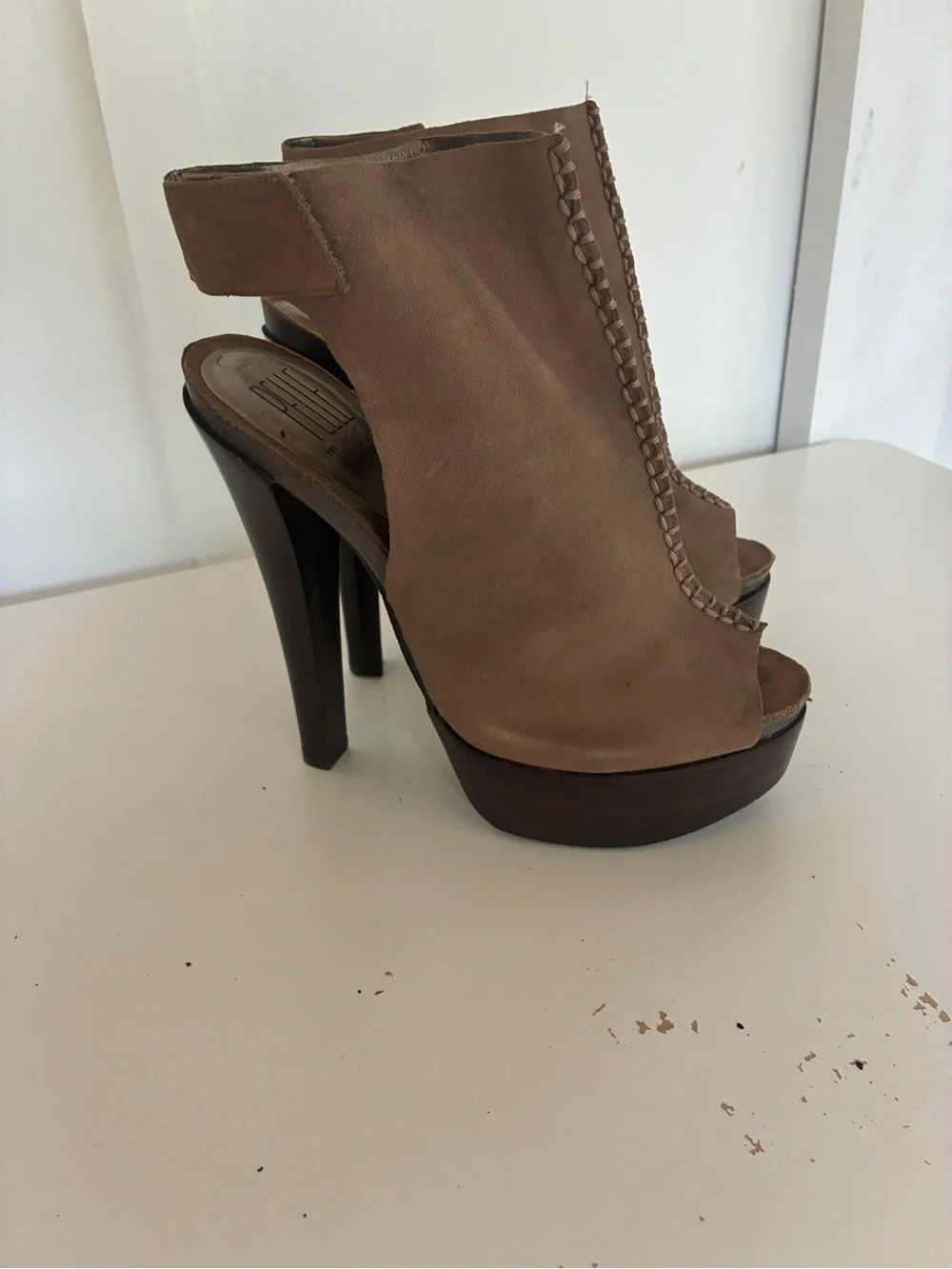 Pelle Moda Women’s Brown Peep-Toe Platform Ankle Boots
